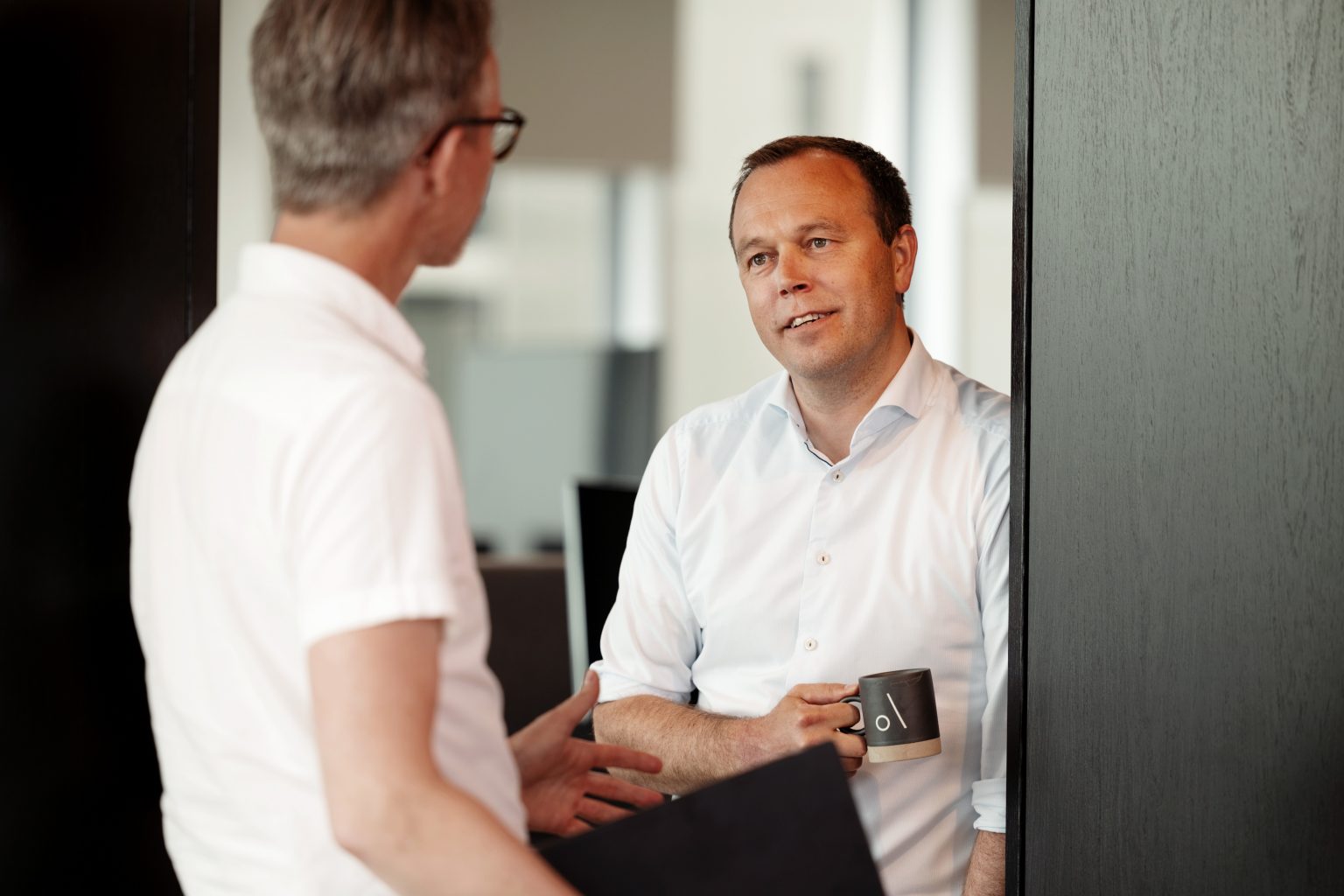 Picture of Lars Inge Sørlie talking to Ole Christian Rousing