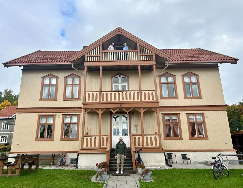 Anne and Hege inside the building